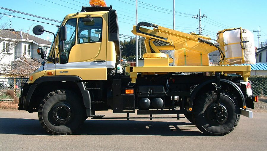 トンネル照明灯具洗浄車