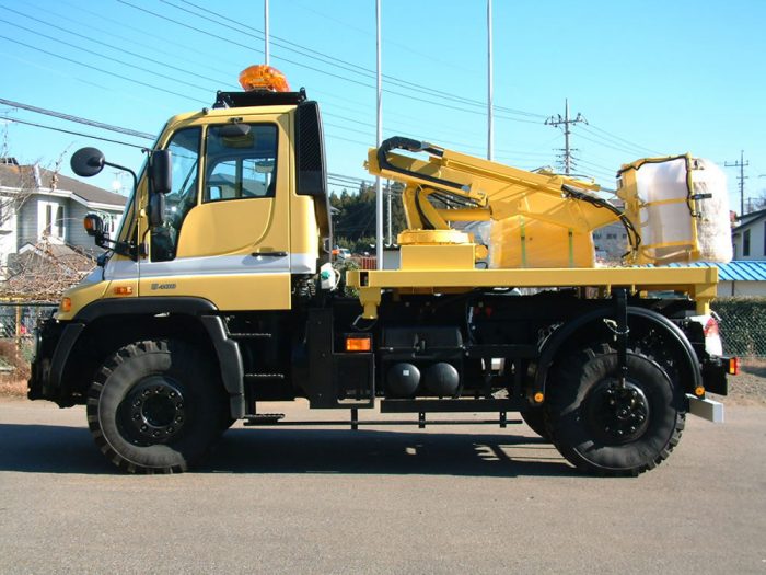 トンネル内照明清掃作業車